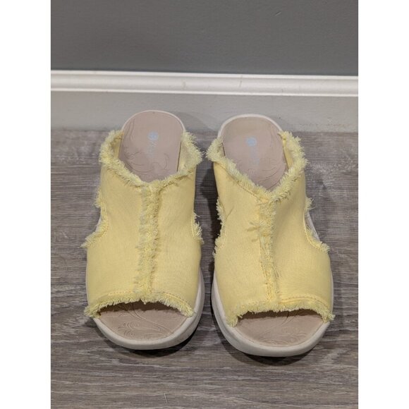 Bzees Serendipidy SZ 9.5M Women’s Yellow Frayed Slide On Sandals Shoes - Picture 2 of 16